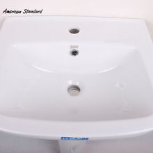 美標衛浴新品上市 CP 0560 洗臉盆立柱盆與普通馬桶，演繹現代衛浴美學